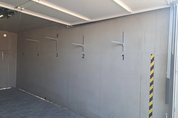 Baustoff Bunker innen
