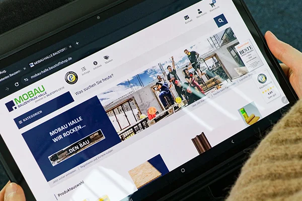 Tablet mit dem Mobau Onlineshop